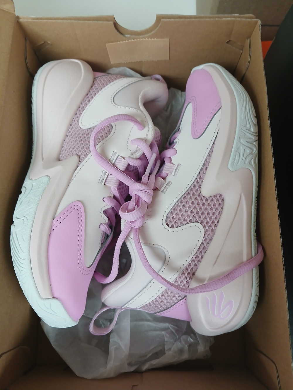 13k Athletic Sneakers in Light Pink and White